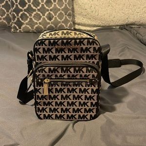 Michael kors crossbody bag